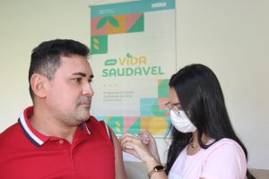 julho-amarelo:-uern-promove-testagem-e-vacinacao-para-servidores
