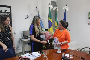 entidades-de-maes-atipicas-entregam-comendas-a-uern,-e-propoem-ampliar-parcerias