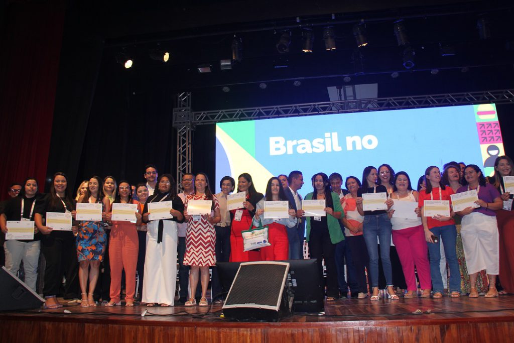 ministro-do-desenvolvimento-e-assistencia-social-entrega-certificados-do-capacitasuas